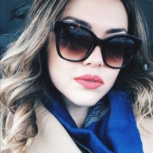 Meet your Posher, Daniela